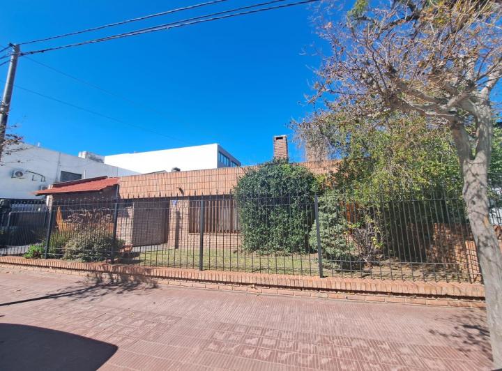 Casa · 200m² · 5 Ambientes · 1 Cochera