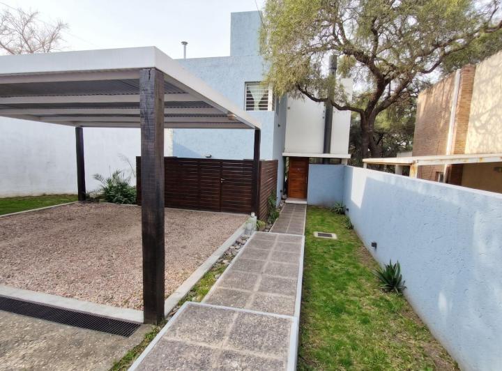 Casa · 170m² · 4 Ambientes · 2 Cocheras