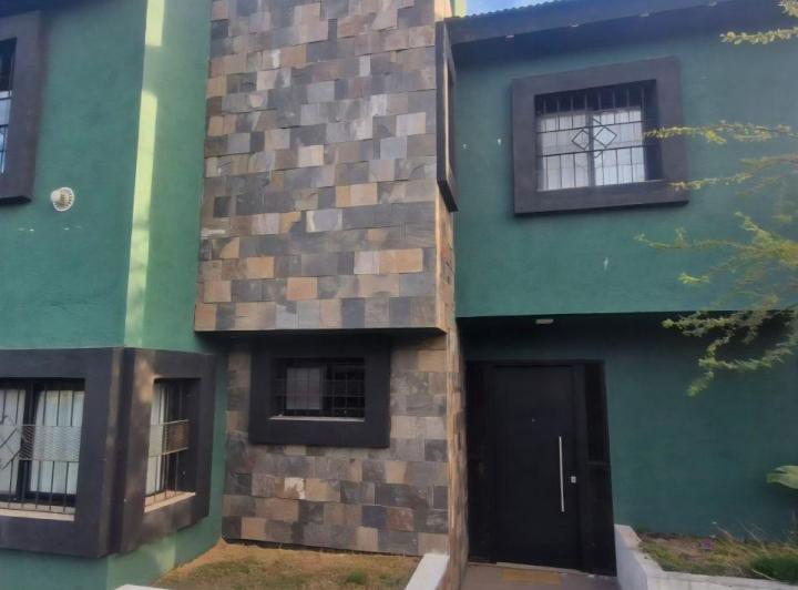 Casa · 180m² · 6 Ambientes · 2 Cocheras
