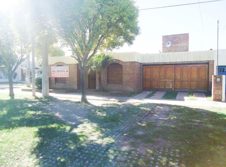 Casa · 153m² · 4 Ambientes · 2 Cocheras