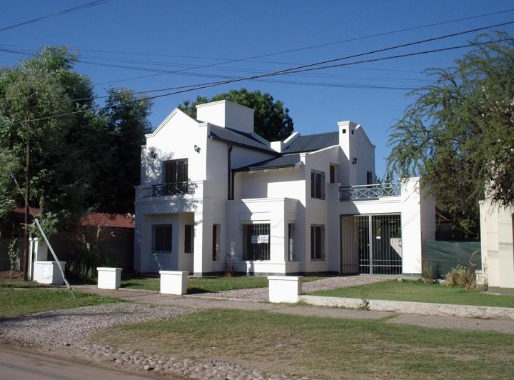 Casa · 120m² · 8 Ambientes · 1 Cochera