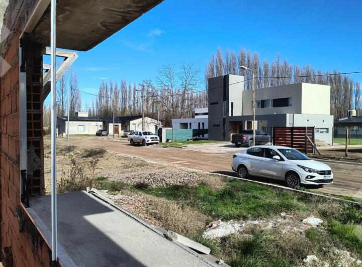 Casa · 300m² · 6 Ambientes · 1 Cochera