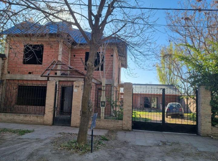 Casa · 279m² · 8 Ambientes