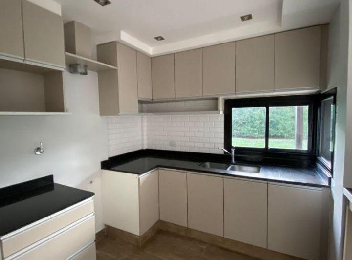 Casa · 230m² · 4 Dormitorios