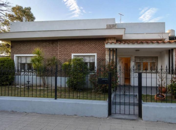 Casa · 233m² · 6 Ambientes