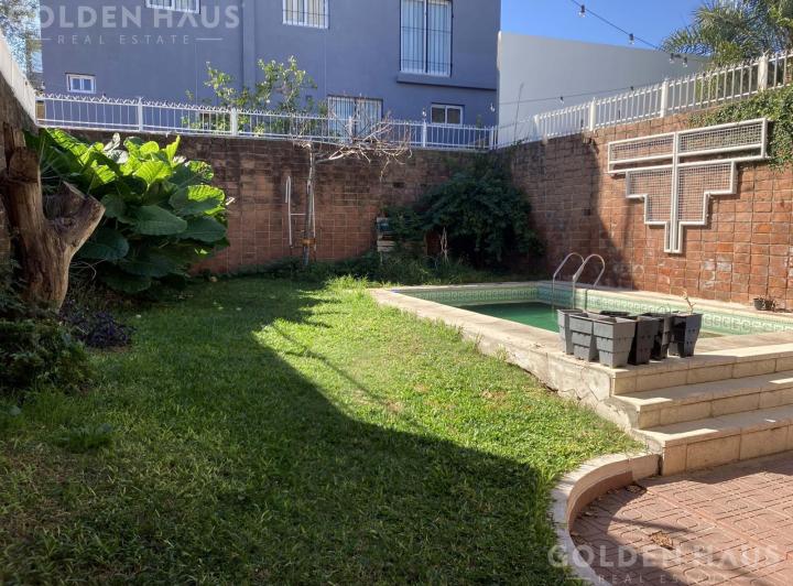 Casa · 330m² · 6 Ambientes · 2 Cocheras