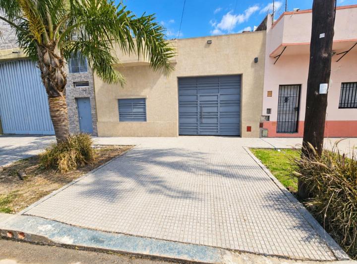Casa · 102m² · 3 Ambientes · 2 Cocheras