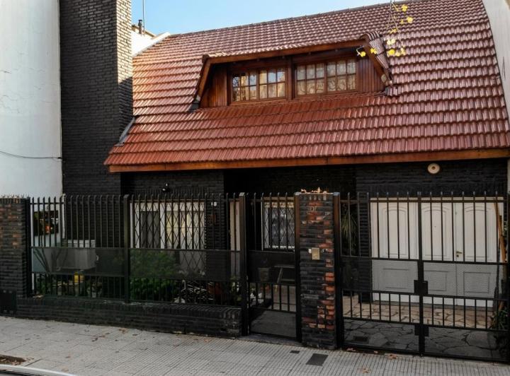 Casa · 200m² · 5 Ambientes · 2 Cocheras