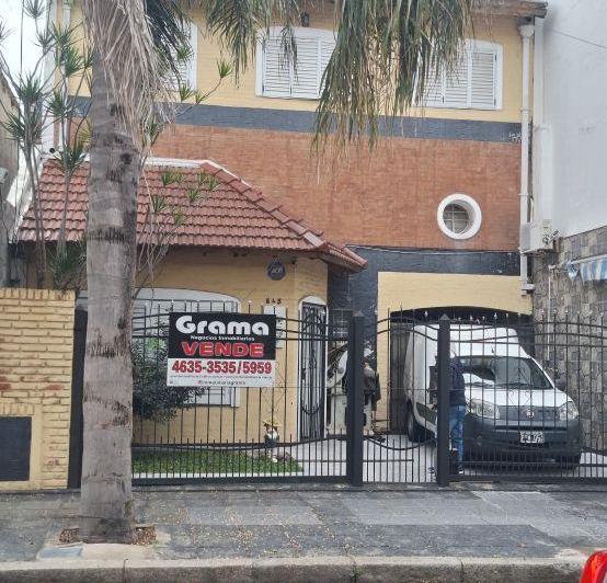Casa · 300m² · 6 Ambientes · 1 Cochera
