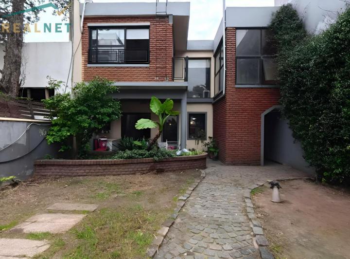 Casa · 205m² · 8 Ambientes