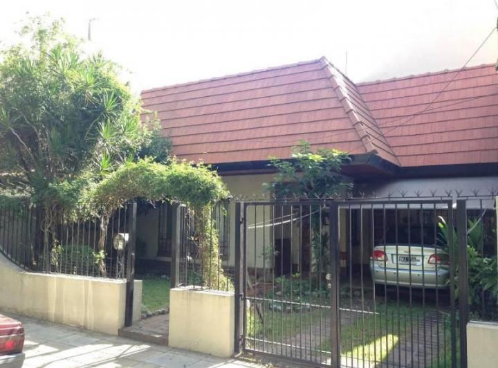 Casa · 220m² · 6 Ambientes · 1 Cochera