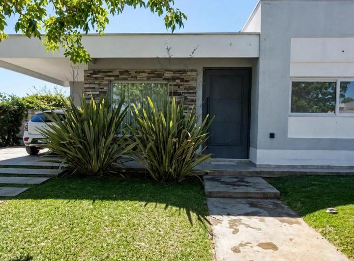 Casa · 160m² · 6 Ambientes · 2 Cocheras