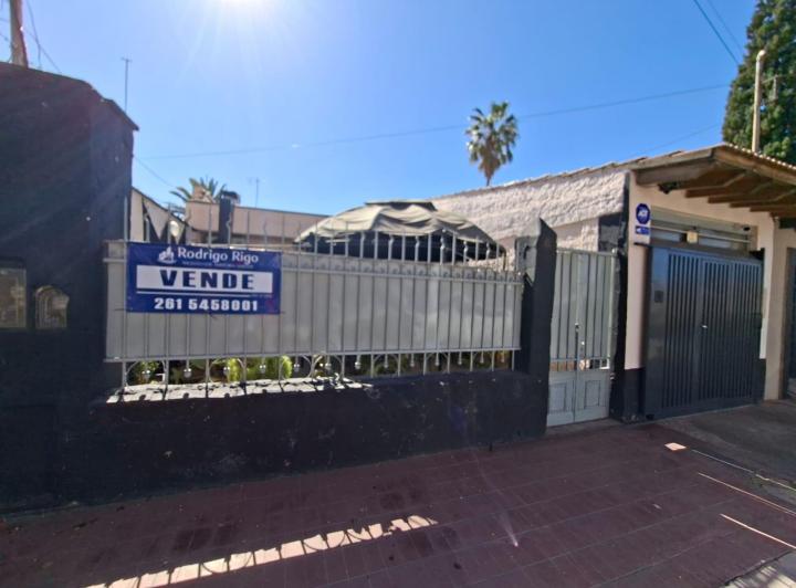 Casa · 350m² · 2 Dormitorios · 1 Cochera