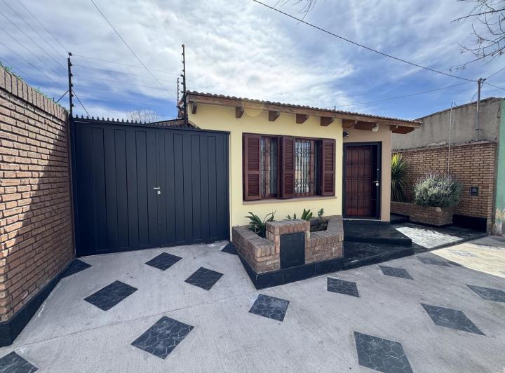 Casa · 140m² · 5 Ambientes · 2 Cocheras