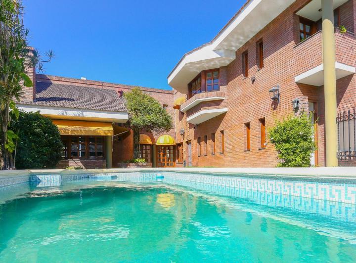 Casa · 450m² · 10 Ambientes · 3 Cocheras