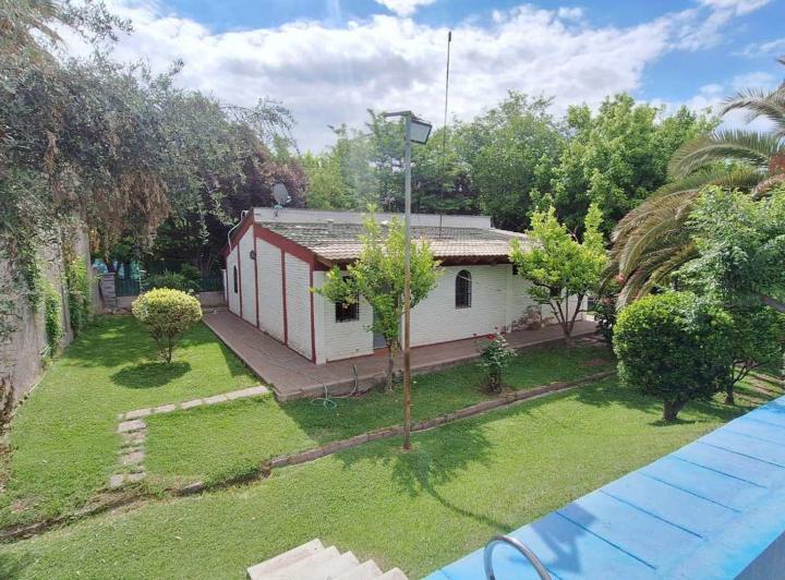 Casa · 220m² · 6 Ambientes · 4 Cocheras