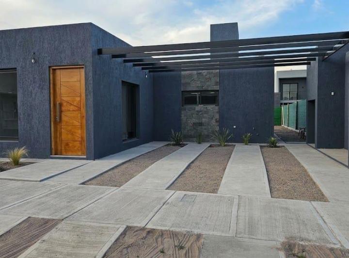 Casa · 120m² · 4 Ambientes · 2 Cocheras