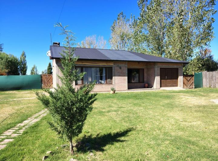 Casa · 300m² · 4 Ambientes · 3 Cocheras