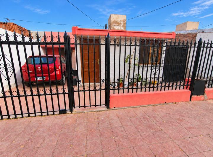 Casa · 90m² · 6 Ambientes · 1 Cochera