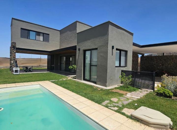 Casa · 264m² · 5 Ambientes · 2 Cocheras