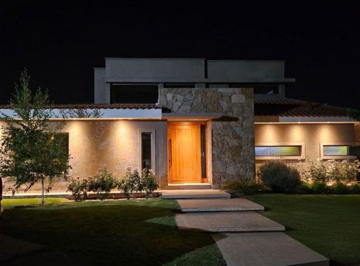 Casa · 310m² · 10 Ambientes · 2 Cocheras