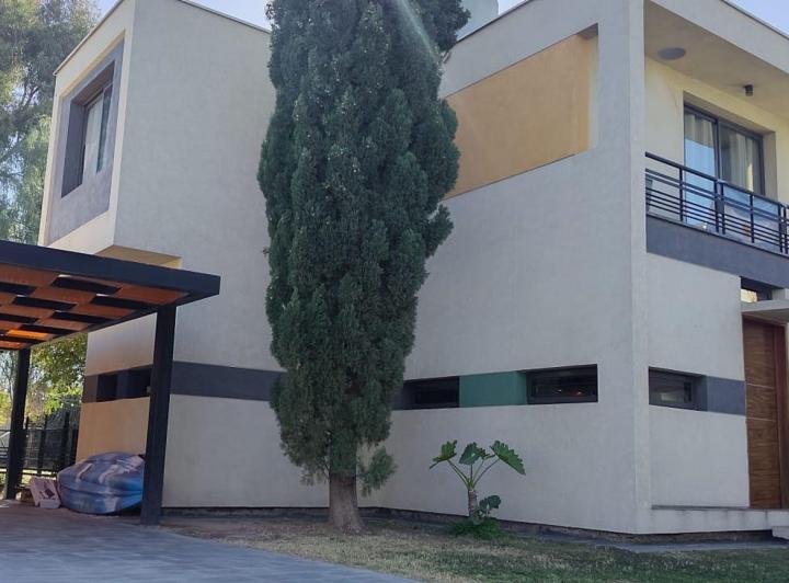 Casa · 156m² · 6 Ambientes · 2 Cocheras