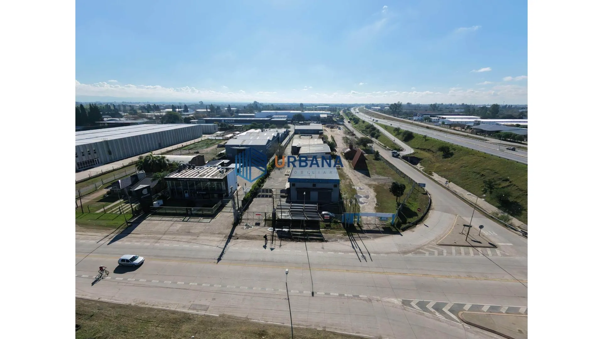 Local con galpones y oficinas, 1.150m2 cubiertos