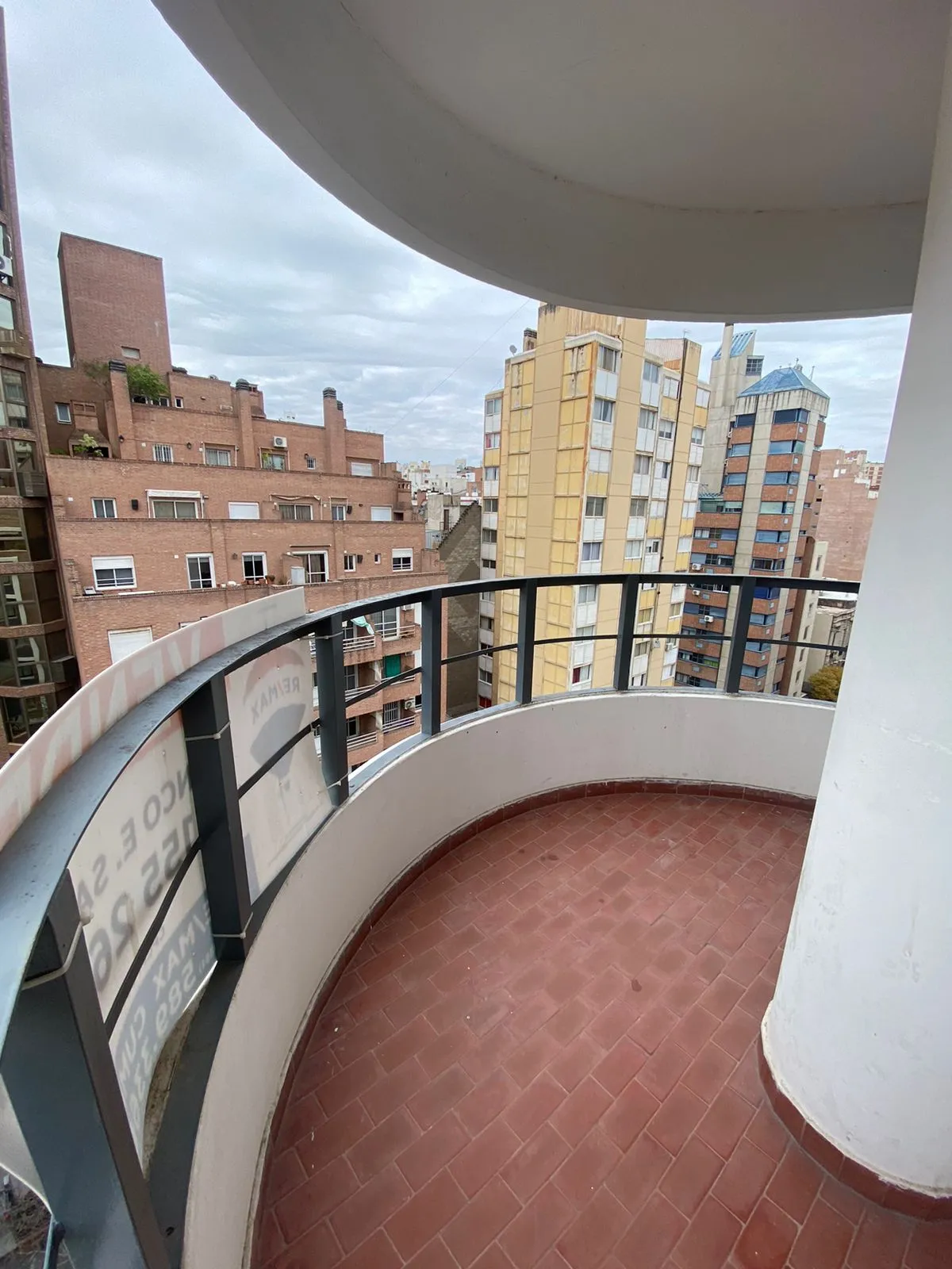 A Una Cuadra del Buen Pastor! Amplio y con Balcon!
