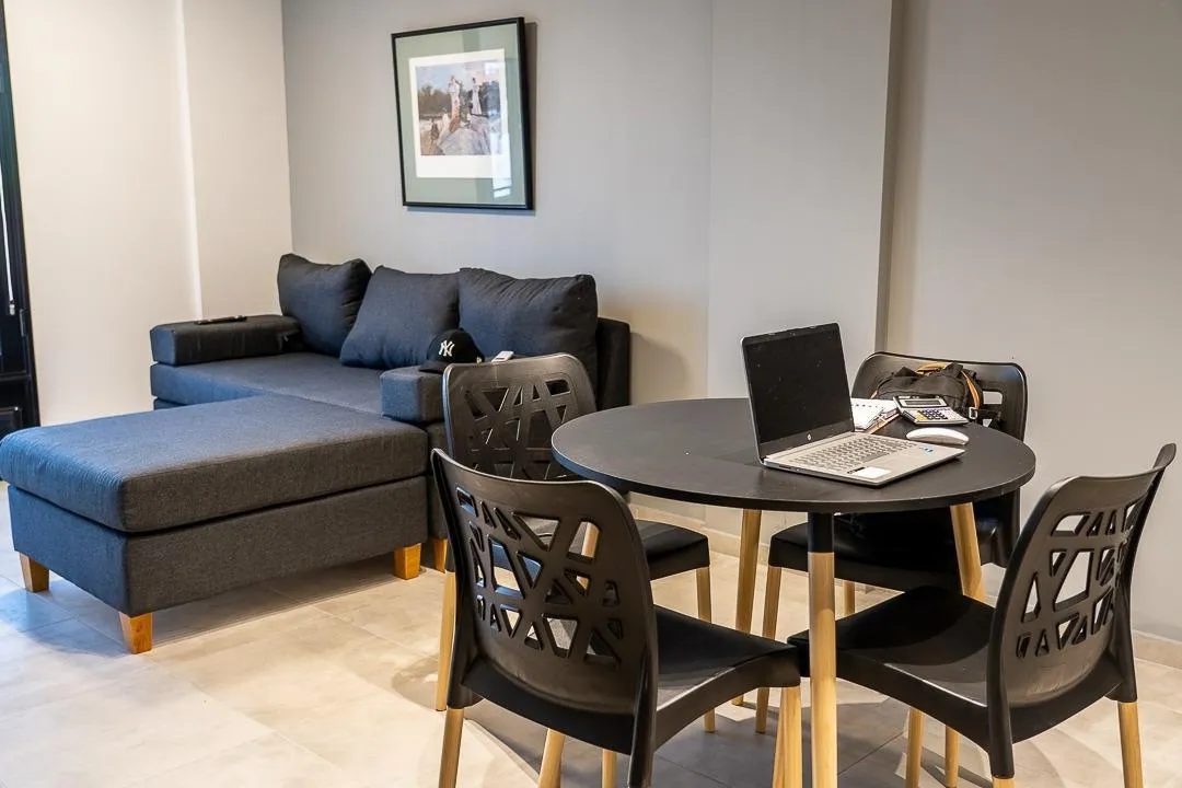 Venta dpto. amoblado 1 dor. piso 7 frente, a metros de Nuevo Centro Shopping