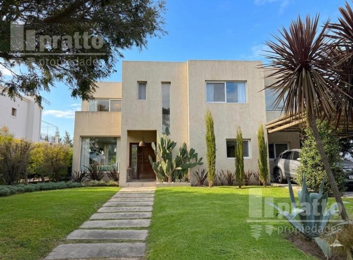 Casa · 189m² · 5 Ambientes · 3 Cocheras