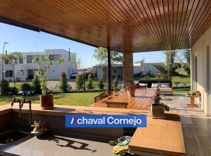Casa · 210m² · 5 Ambientes