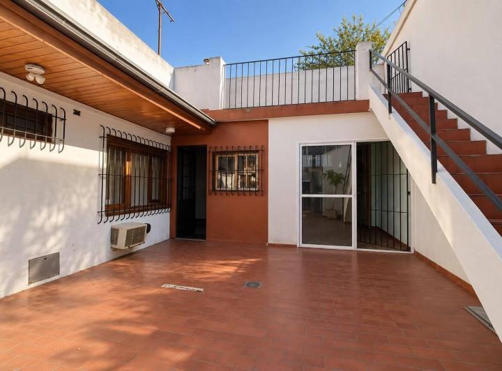Casa · 200m² · 4 Ambientes · 3 Cocheras