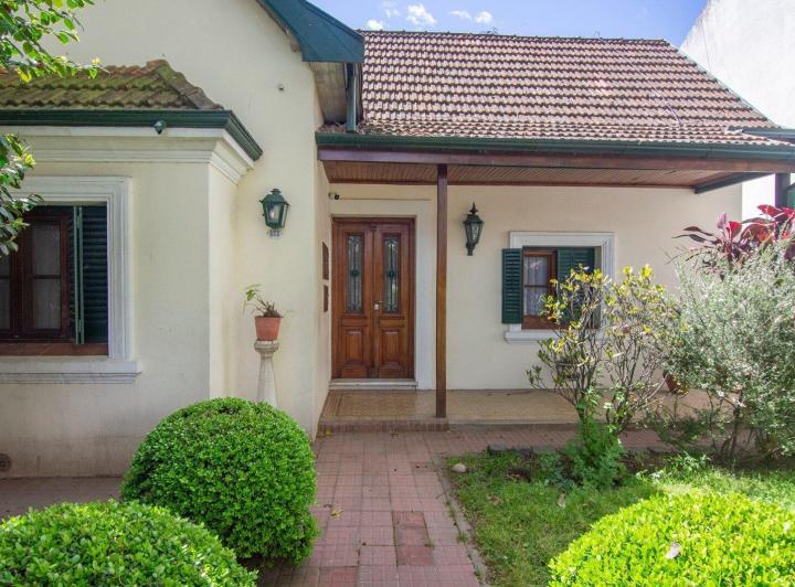 Casa · 160m² · 4 Ambientes · 3 Cocheras