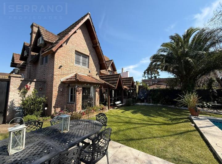 Casa · 220m² · 5 Ambientes · 1 Cochera
