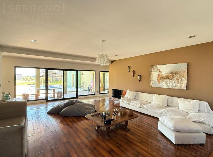 Casa · 263m² · 4 Ambientes · 4 Cocheras