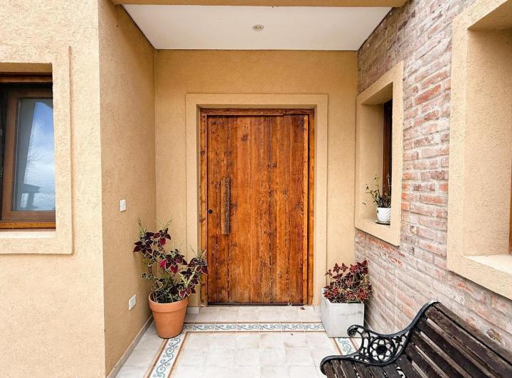 Casa · 156m² · 4 Ambientes · 6 Cocheras