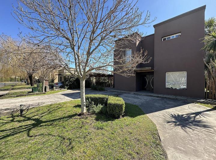 Casa · 195m² · 6 Ambientes