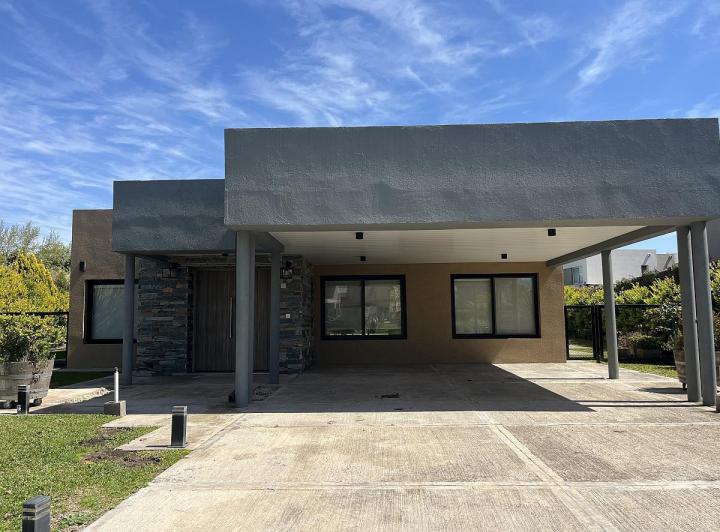 Casa · 265m² · 5 Ambientes · 1 Cochera