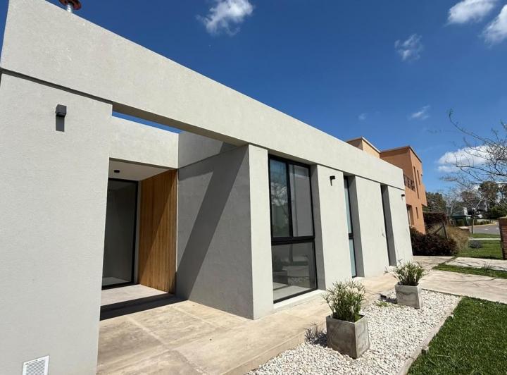 Casa · 120m² · 4 Ambientes · 2 Cocheras