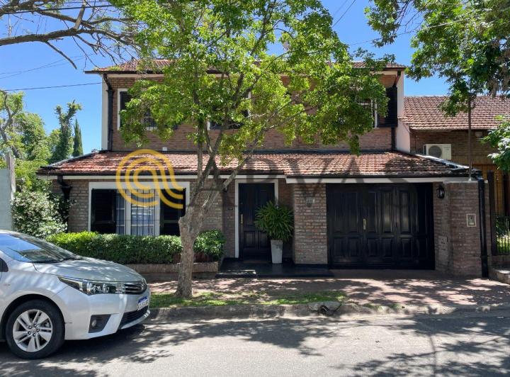 Casa · 180m² · 5 Ambientes
