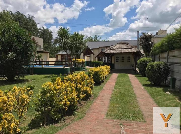 Casa · 270m² · 4 Ambientes · 1 Cochera