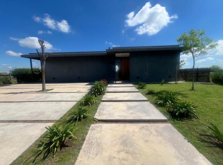 Casa · 132m² · 4 Ambientes · 4 Cocheras