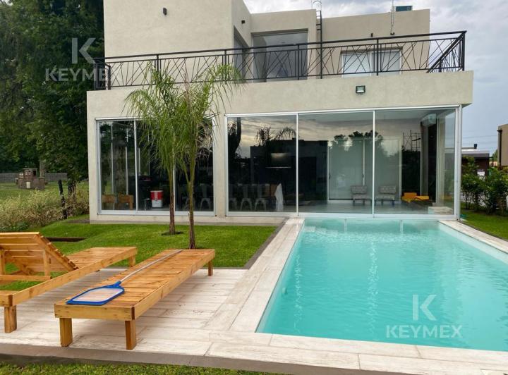 Casa · 242m² · 4 Ambientes · 2 Cocheras