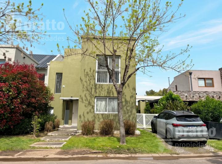 Casa · 150m² · 4 Ambientes · 1 Cochera