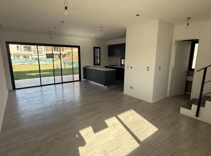 Casa · 130m² · 4 Ambientes · 1 Cochera