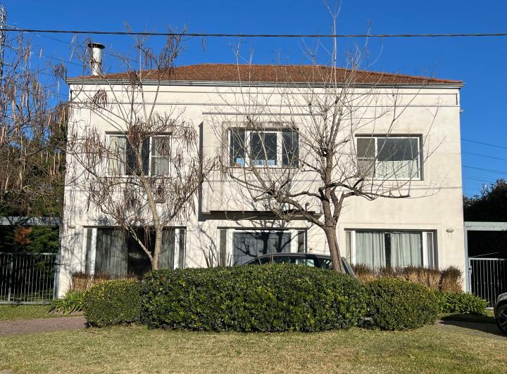 Casa · 240m² · 5 Ambientes