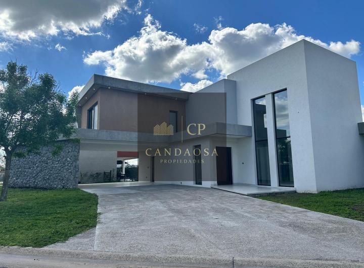 Casa · 334m² · 4 Ambientes · 7 Cocheras