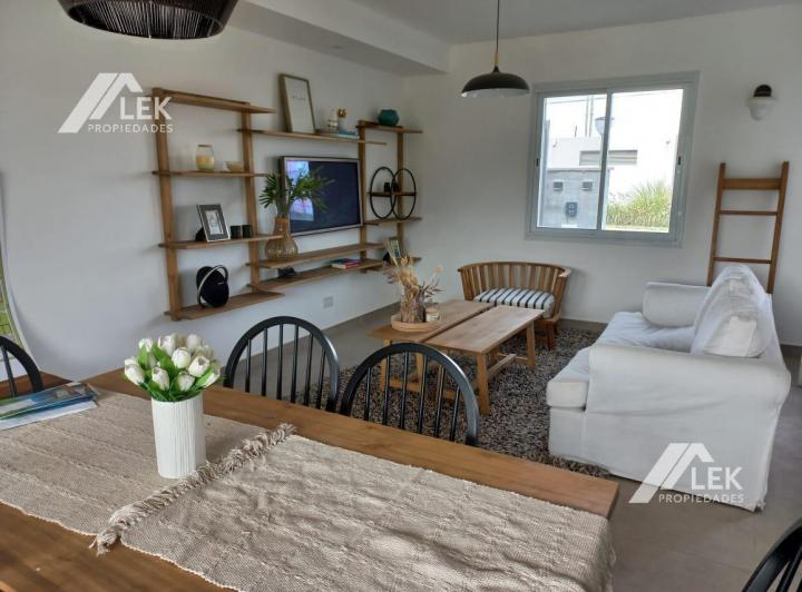 Casa · 104m² · 4 Ambientes · 2 Cocheras