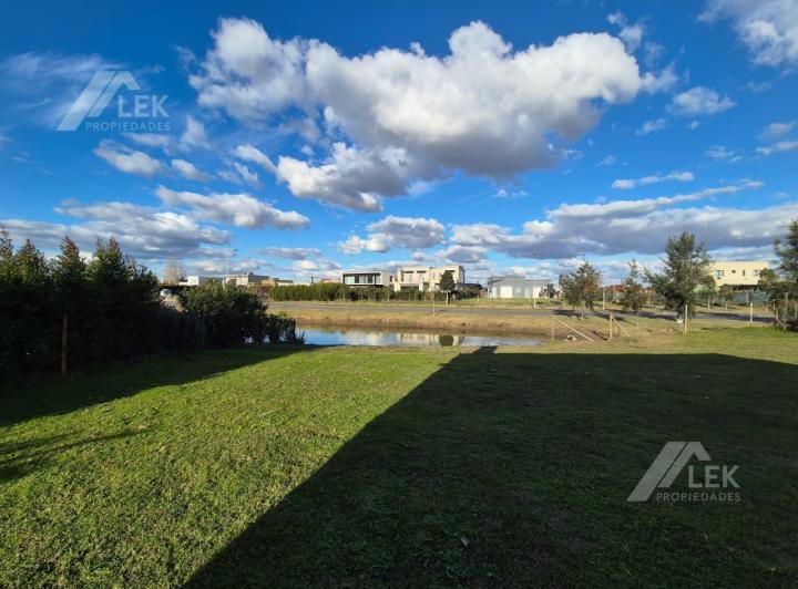 Casa · 160m² · 4 Ambientes · 1 Cochera