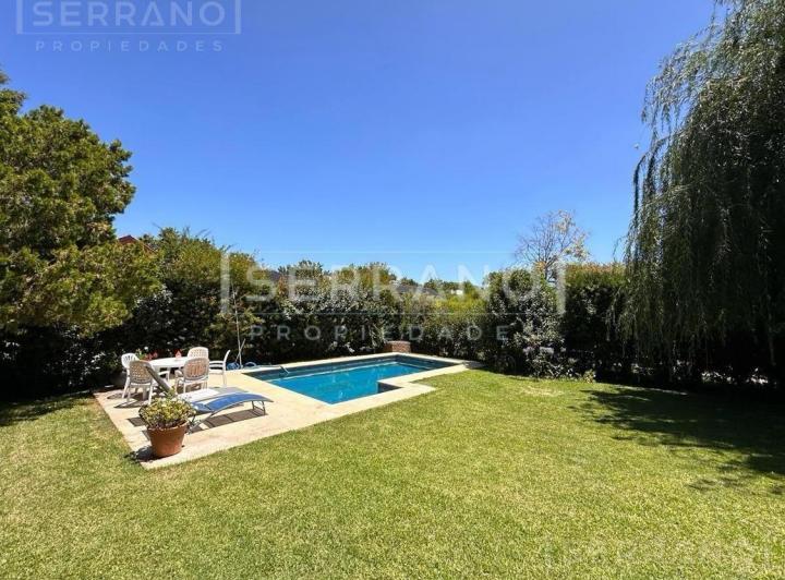 Casa · 225m² · 4 Ambientes · 4 Cocheras